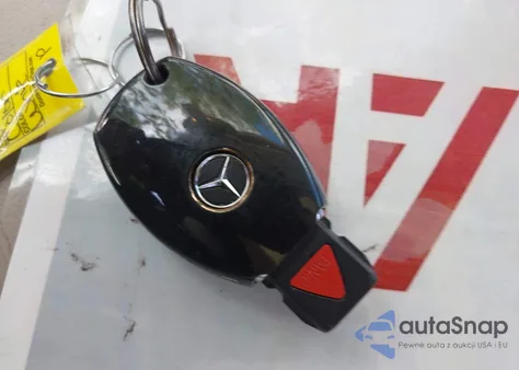 2017 Mercedes-Benz C 300 Luxury/Sport z USA, uszkodzony, nr VIN 55SWF4JB7HU179844